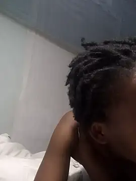 Snapshot of Queentesi chatting on 02-25-25, 05:58 Queentesi online show from 02-25-25, 05:58