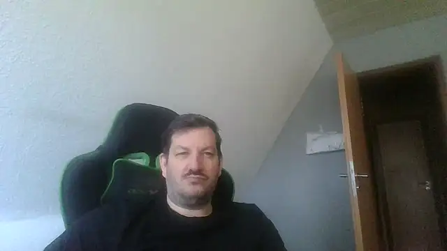 Snapshot of Golffahrer1982 chatting on 01-15-26, 11:26 Golffahrer1982 online show from 01-15-26, 11:26