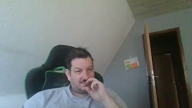 Snapshot of Golffahrer1982 chatting on 03-21-26, 09:25 Golffahrer1982 online show from 03-21-26, 09:25