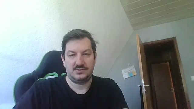 Snapshot of Golffahrer1982 chatting on 05-23-26, 08:40 Golffahrer1982 online show from 05-23-26, 08:40