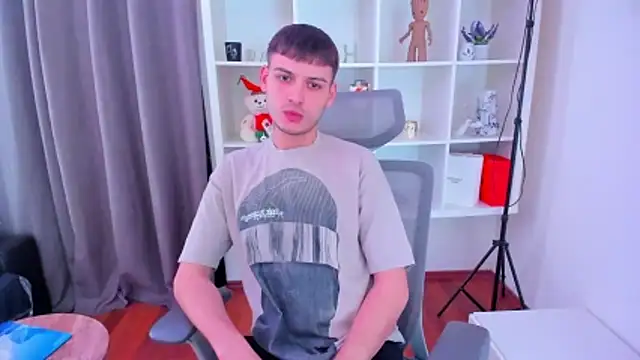 andboyfor6 online show from 04-29-26, 11:47