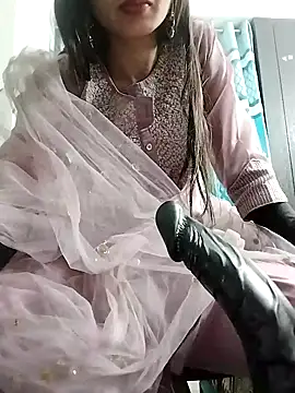 Snapshot of Noor_Darliing chatting on 01-21-25, 09:15 Noor Darliing online show from 01-21-25, 09:15