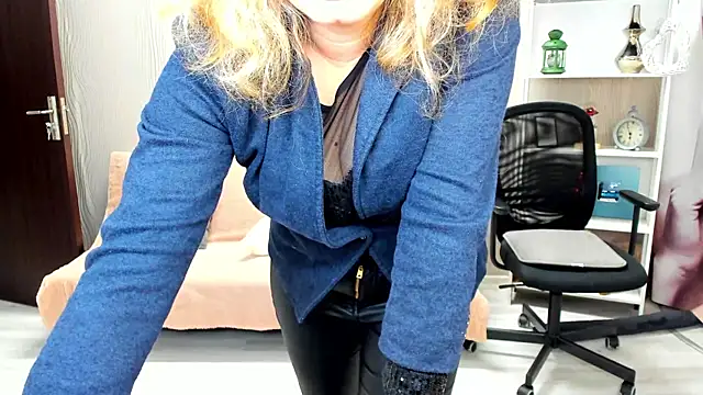 Cassandra Hotty online show from 03-13-25, 03:54