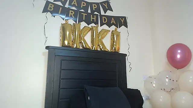 Snapshot of NIKKIE_LOVE chatting on 01-21-25, 04:32 NIKKIE LOVE online show from 01-21-25, 04:32