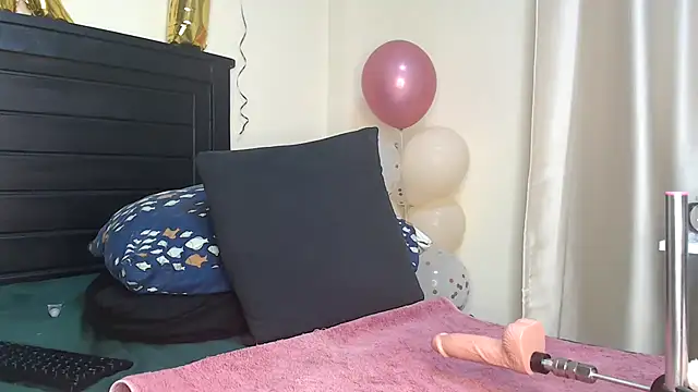 Snapshot of NIKKIE_LOVE chatting on 01-24-25, 03:43 NIKKIE LOVE online show from 01-24-25, 03:43