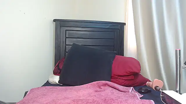 Snapshot of NIKKIE_LOVE chatting on 03-09-25, 05:00 NIKKIE LOVE online show from 03-09-25, 05:00