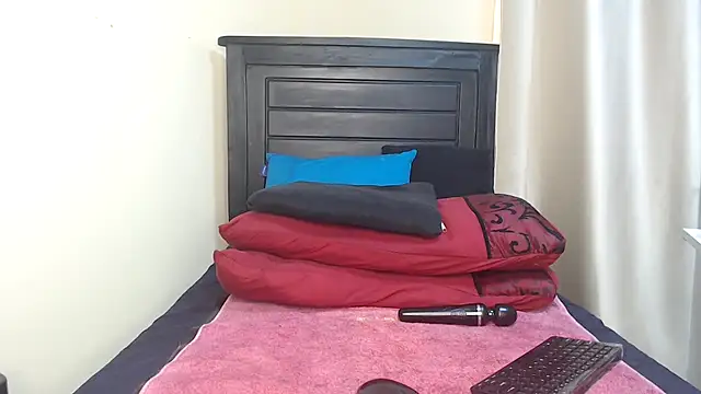 Snapshot of NIKKIE_LOVE chatting on 03-19-25, 07:40 NIKKIE LOVE online show from 03-19-25, 07:40