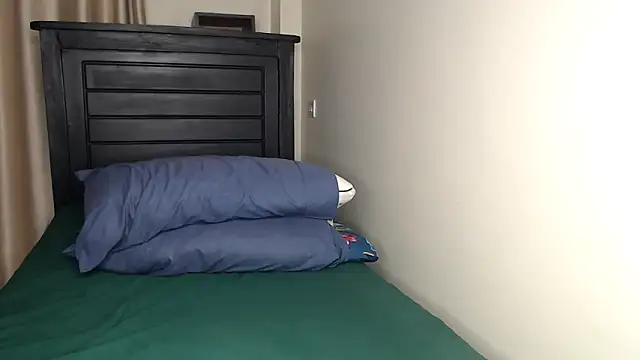 Snapshot of NIKKIE_LOVE chatting on 10-28-25, 01:36 NIKKIE LOVE online show from 10-28-25, 01:36