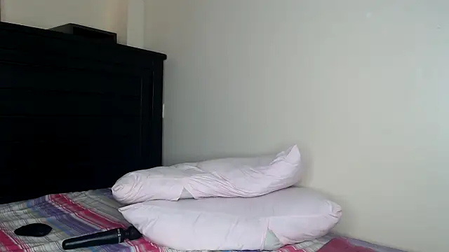 NIKKIE LOVE online show from 04-13-26, 07:58