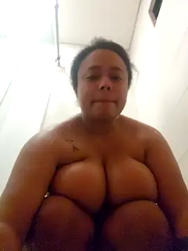 Snapshot of Emmachan19 chatting on 09-16-25, 08:10 Emmachan19 online show from 09-16-25, 08:10