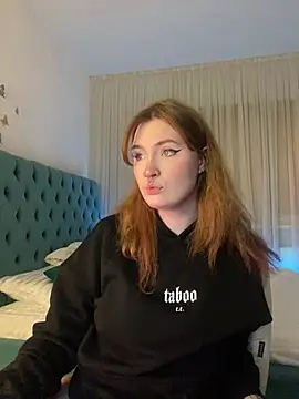 Snapshot of _Chlo__e chatting on 02-08-25, 12:38 Chlo e online show from 02-08-25, 12:38