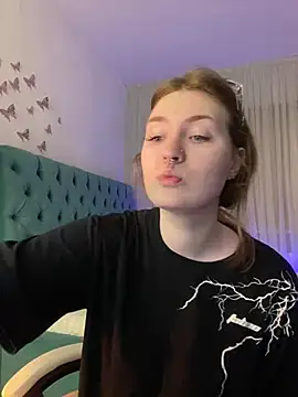  Chlo  e online show from 03-07-25, 10:43