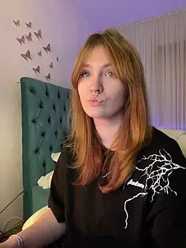 Snapshot of _Chlo__e chatting on 03-09-25, 11:03 Chlo e online show from 03-09-25, 11:03