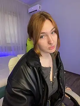 Snapshot of _Chlo__e chatting on 10-02-25, 11:28 Chlo e online show from 10-02-25, 11:28