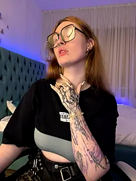  Chlo  e online show from 10-11-25, 09:35