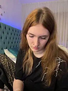 Snapshot of _Chlo__e chatting on 10-12-25, 09:36 Chlo e online show from 10-12-25, 09:36