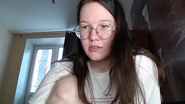 Snapshot of MiriamOr chatting on 01-20-25, 10:29 MiriamOr online show from 01-20-25, 10:29