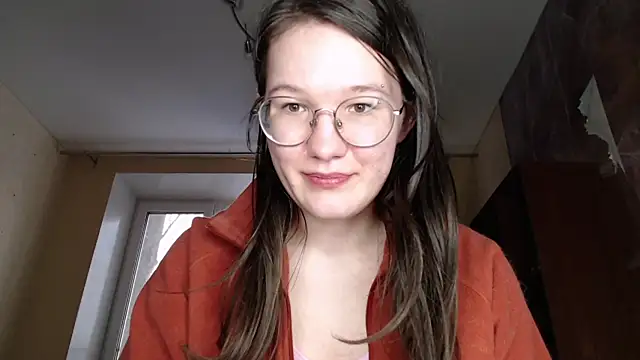 Snapshot of MiriamOr chatting on 02-14-25, 01:29 MiriamOr online show from 02-14-25, 01:29