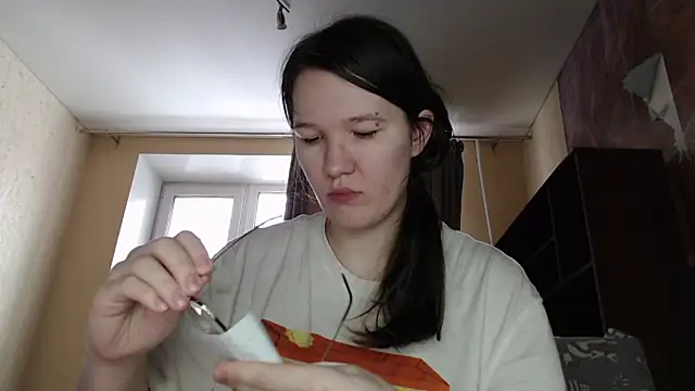 Snapshot of MiriamOr chatting on 02-19-25, 07:17 MiriamOr online show from 02-19-25, 07:17