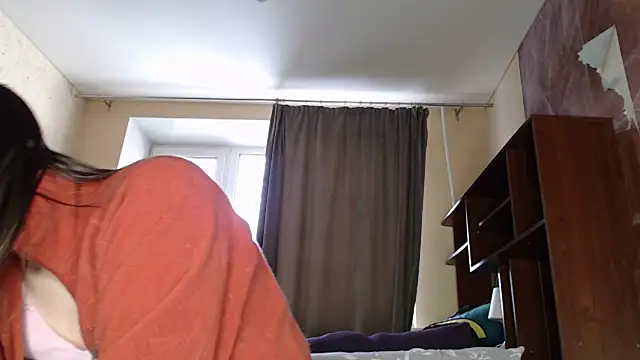 Snapshot of MiriamOr chatting on 02-19-25, 10:23 MiriamOr online show from 02-19-25, 10:23