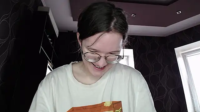 Snapshot of MiriamOr chatting on 03-16-25, 07:48 MiriamOr online show from 03-16-25, 07:48