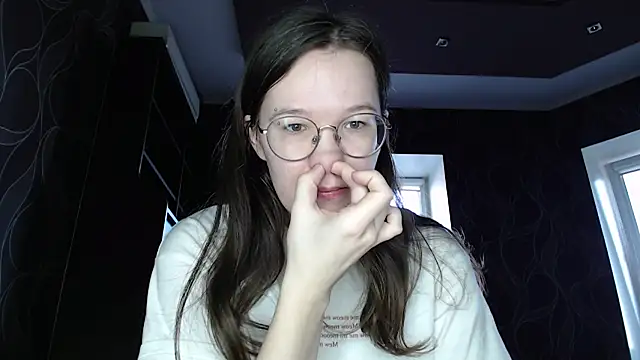 Snapshot of MiriamOr chatting on 03-21-25, 07:55 MiriamOr online show from 03-21-25, 07:55