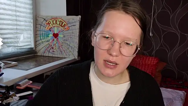 Snapshot of MiriamOr chatting on 10-12-25, 08:13 MiriamOr online show from 10-12-25, 08:13