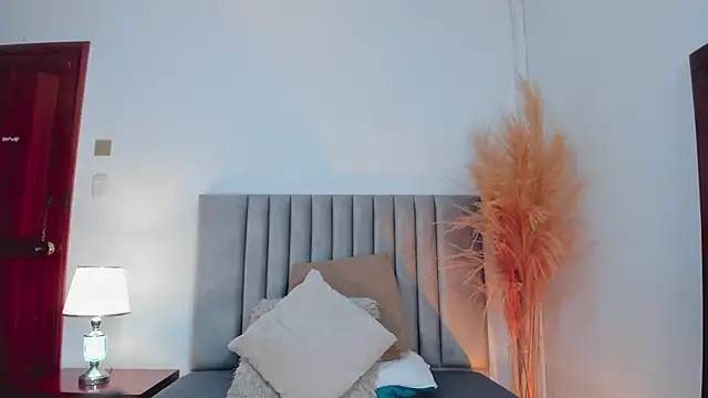 Nina Cavaali online show from 12-27-24, 09:00