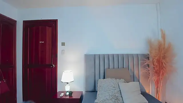 Nina Cavaali online show from 12-28-24, 12:04