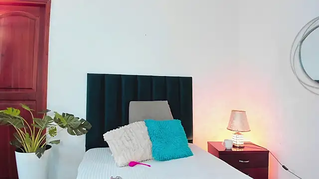 Nina Cavaali online show from 12-29-24, 05:22