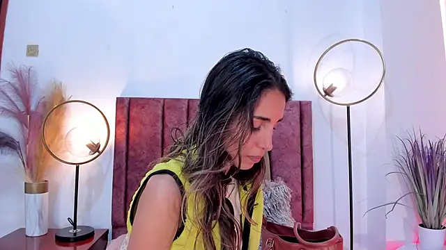 Nina Cavaali online show from 01-11-25, 06:33