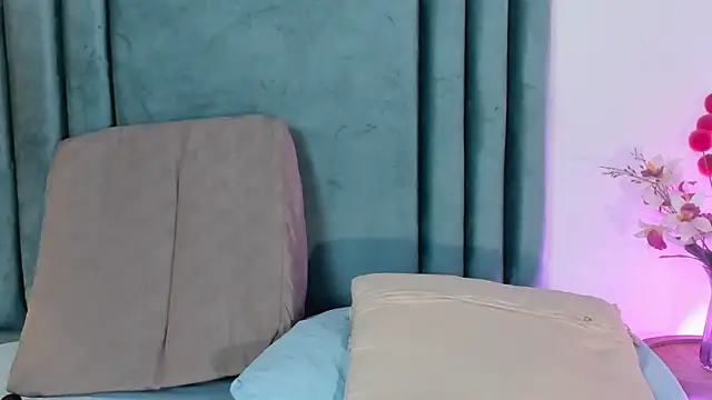 Nina Cavaali online show from 01-13-25, 11:27