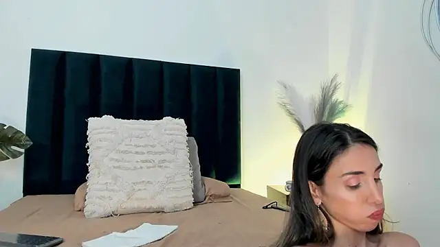 Nina Cavaali online show from 01-28-25, 09:08