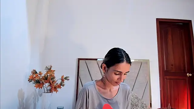 Nina Cavaali online show from 03-04-25, 06:18