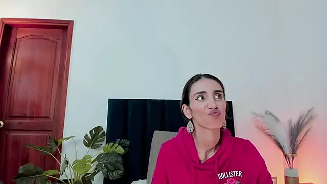 Nina Cavaali online show from 03-07-25, 06:11