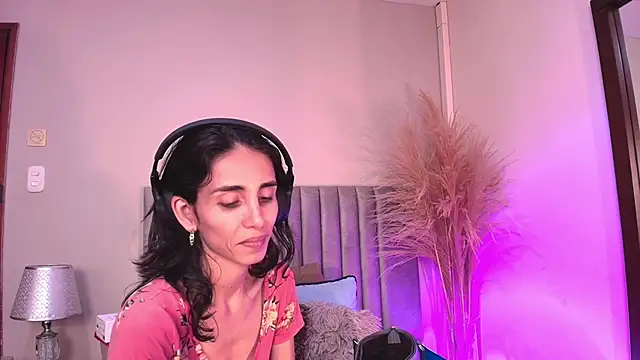 Nina Cavaali online show from 09-08-25, 06:18