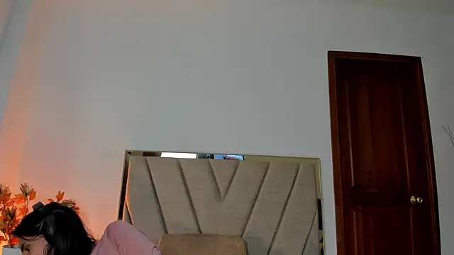 Nina Cavaali online show from 09-11-25, 06:19