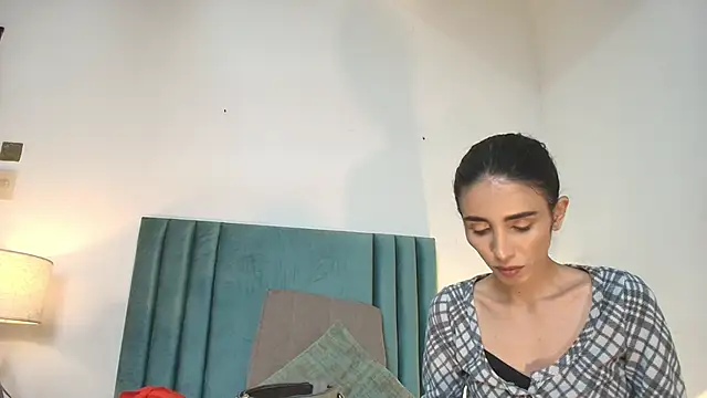 Nina Cavaali online show from 09-18-25, 06:43