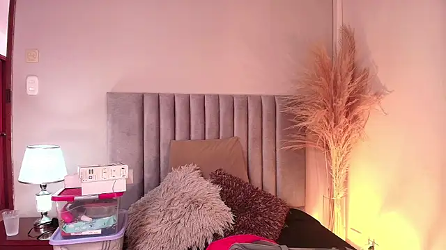 Nina Cavaali online show from 09-19-25, 06:19