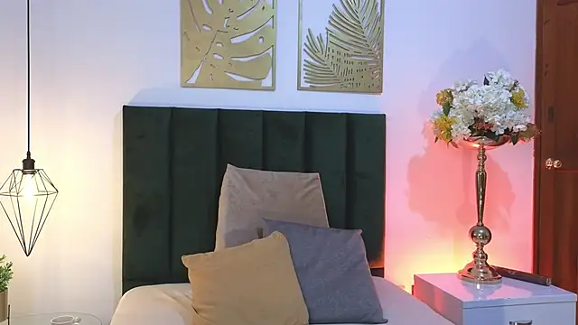 Nina Cavaali online show from 09-29-25, 02:33