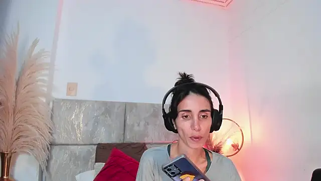 Nina Cavaali online show from 10-02-25, 06:26