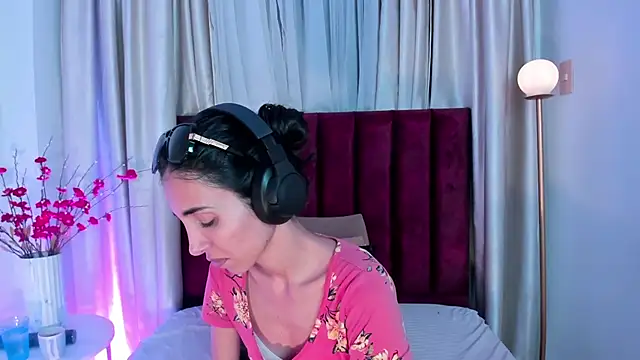 Nina Cavaali online show from 10-09-25, 06:28