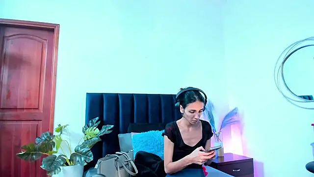 Nina Cavaali online show from 10-10-25, 06:18