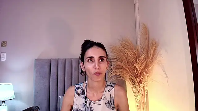 Nina Cavaali online show from 10-18-25, 05:57