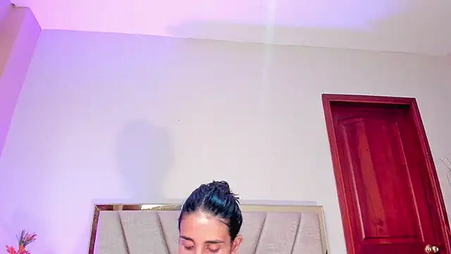 Nina Cavaali online show from 10-20-25, 06:41