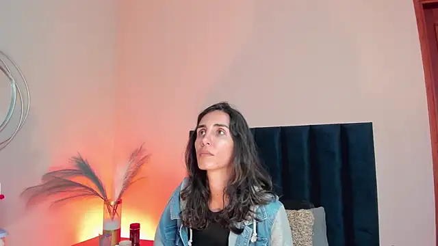 Nina Cavaali online show from 10-24-25, 06:37