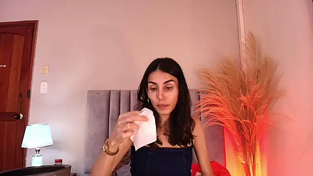 Nina Cavaali online show from 11-11-25, 06:08