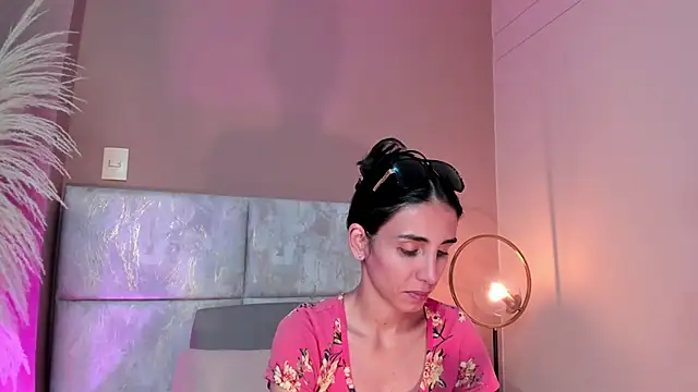 Nina Cavaali online show from 12-15-25, 06:23