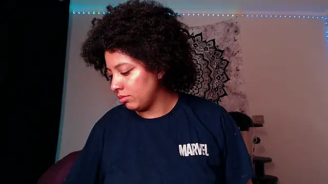 Snapshot of michell_bling1 chatting on 12-04-24, 04:32 michell bling1 online show from 12-04-24, 04:32