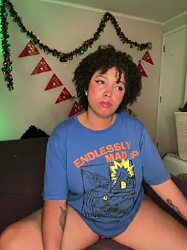 Snapshot of michell_bling1 chatting on 01-03-25, 07:06 michell bling1 online show from 01-03-25, 07:06